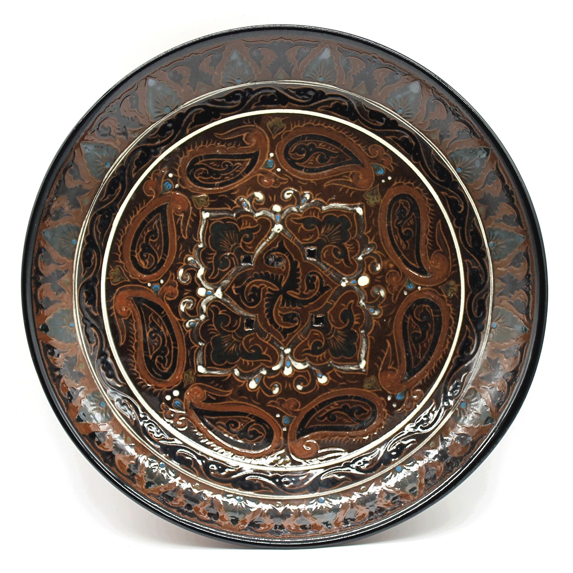 Узбекский ляган "Блюдо с восточными огурцами", ручная работа и роспись Гафура Бободжонова, техника росписи "Таксиё", диаметр 31,5 см