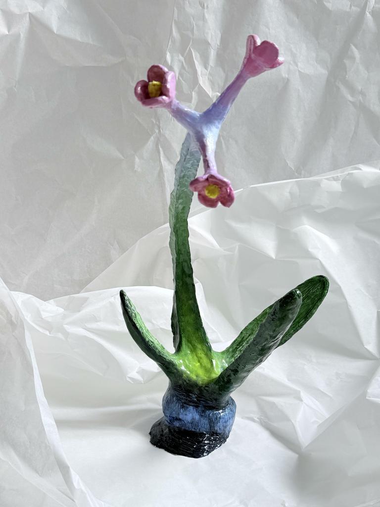 F002