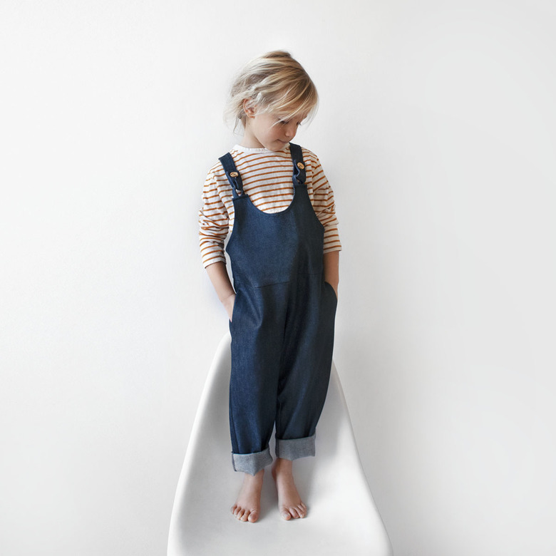 Джинсовый комбинезон