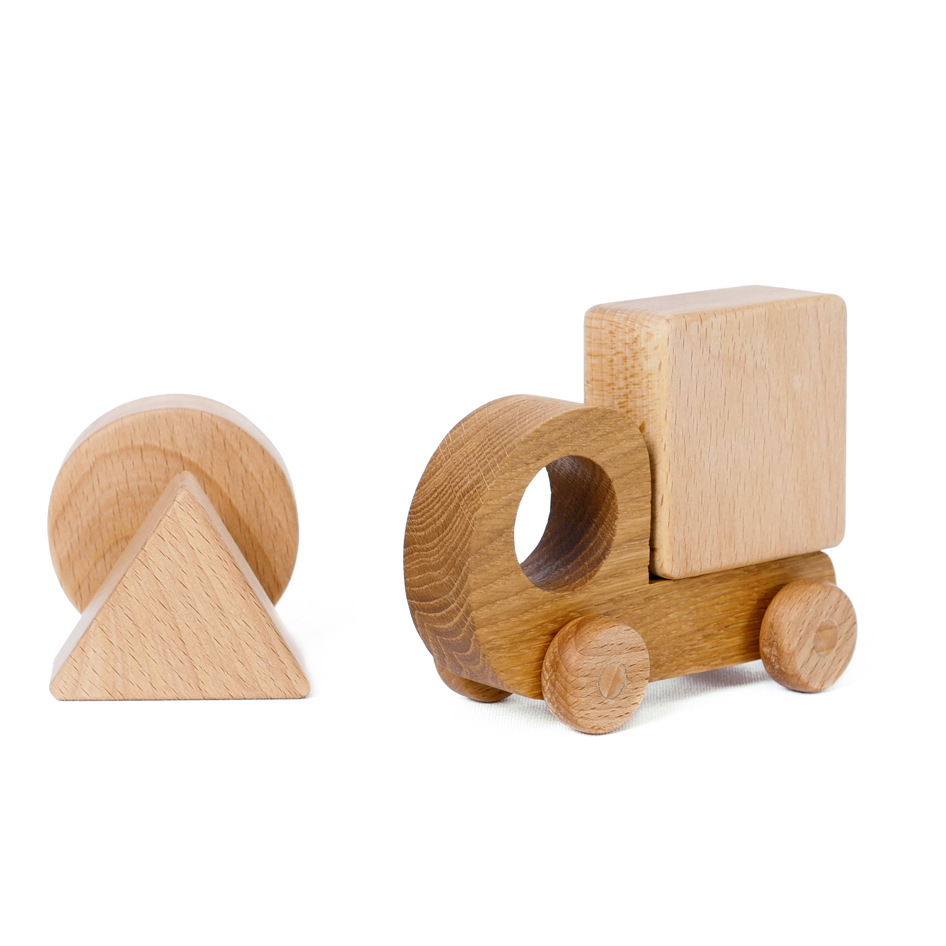 Грузовик с фигурами