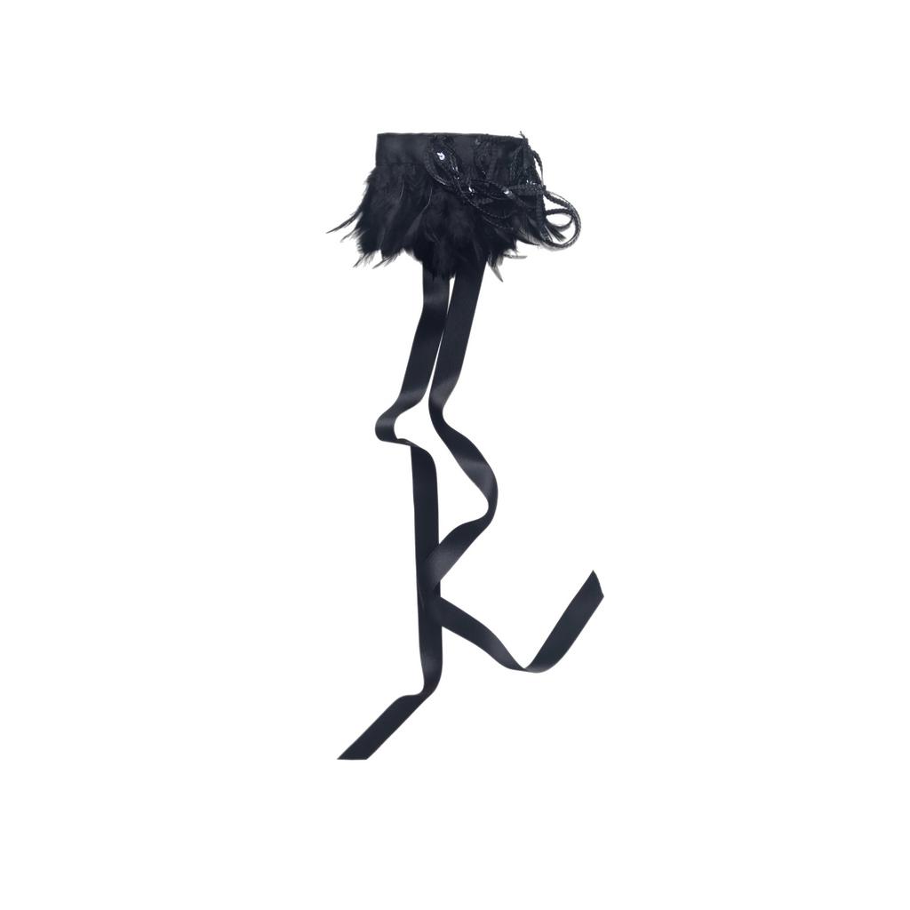 Feathers neckpiece (black)