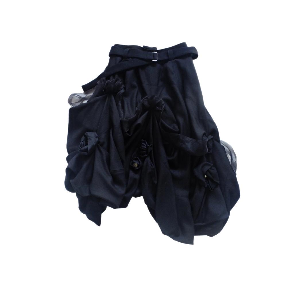 Noir garden skirt