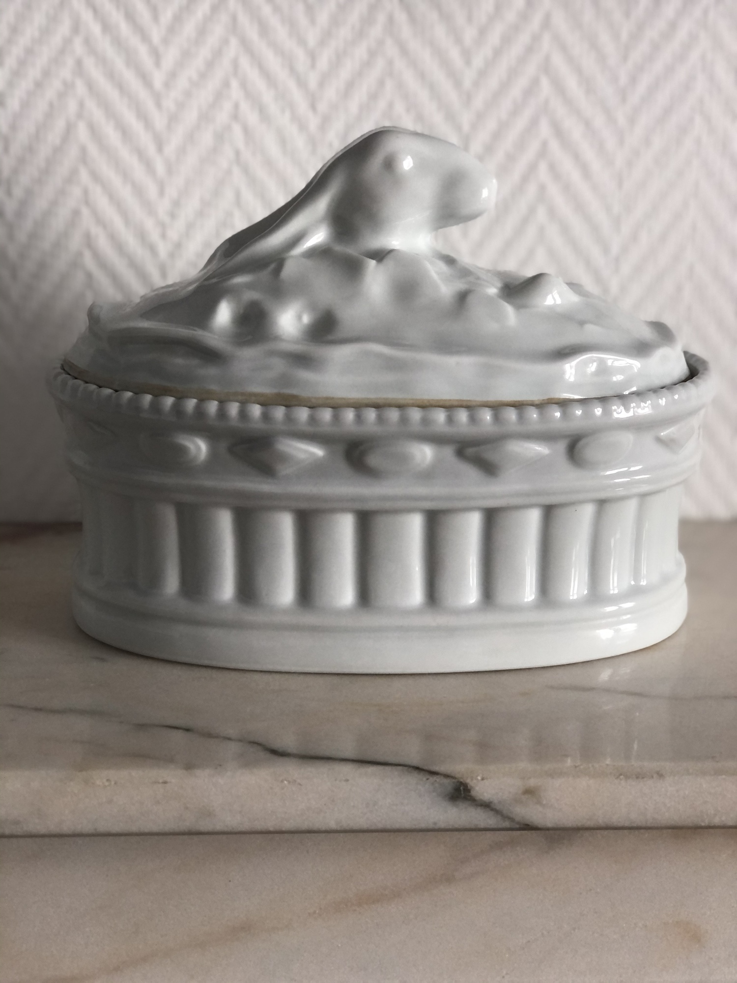 Блюдо с крышкой «Кролик» фарфор, винтаж Франция