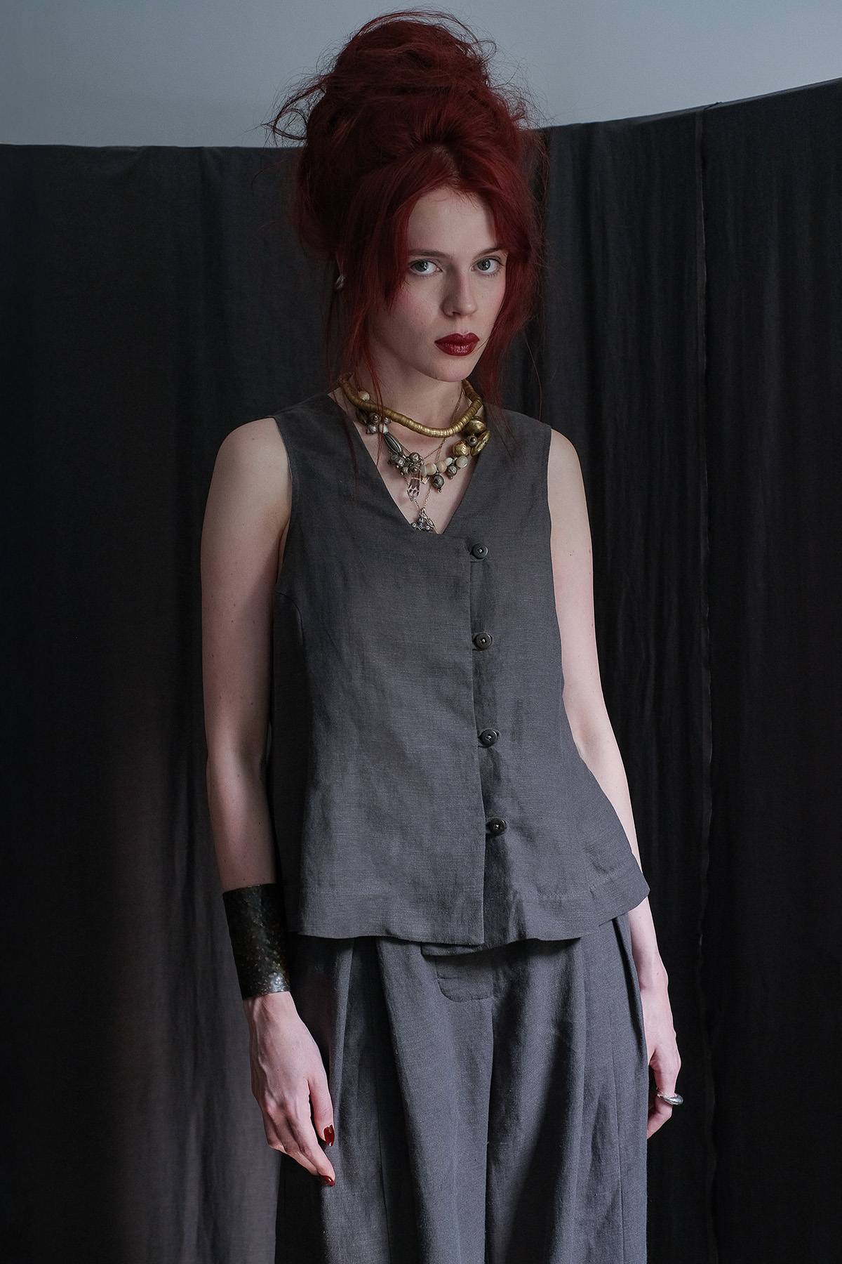 Графитовый жилет-душегрея