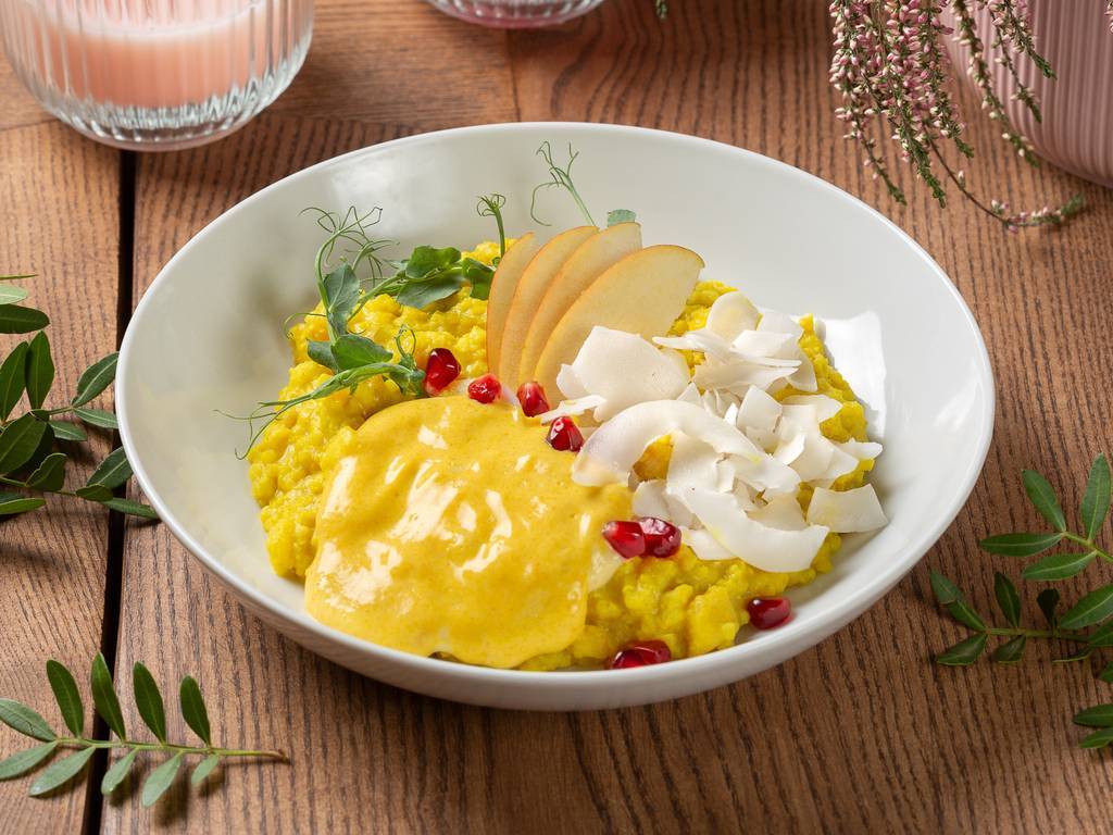 пшенная каша с манго и яблоками