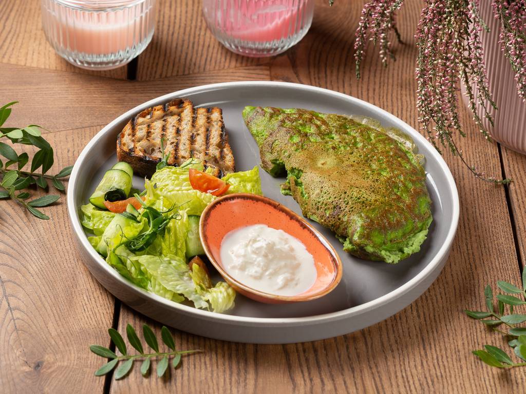 зеленый омлет без молока со страчателлой