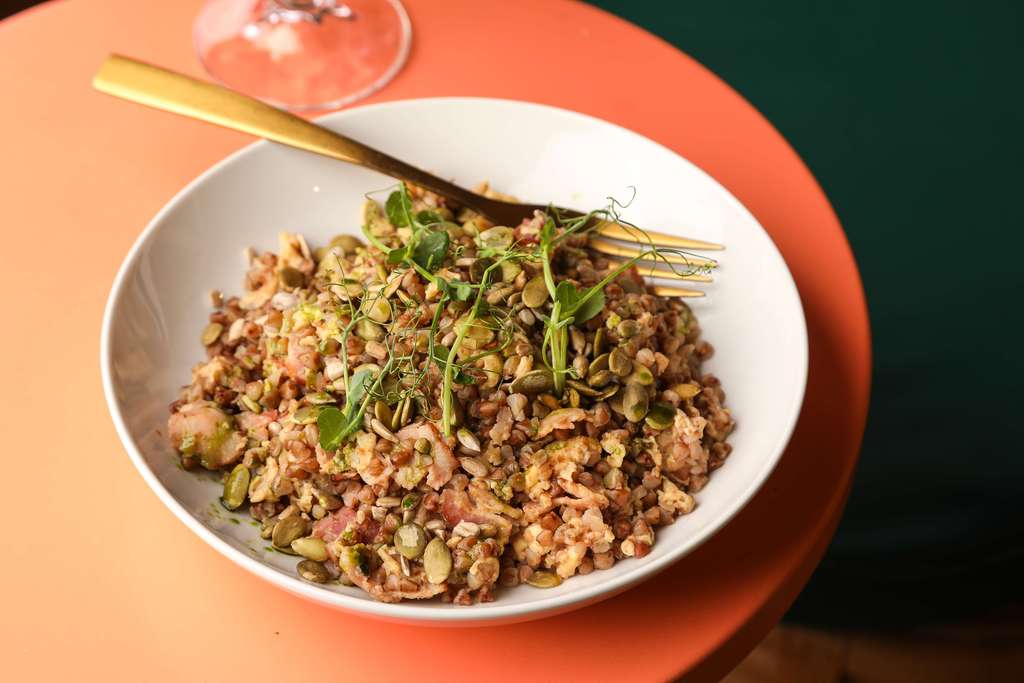 гречка с беконом и скрамблом