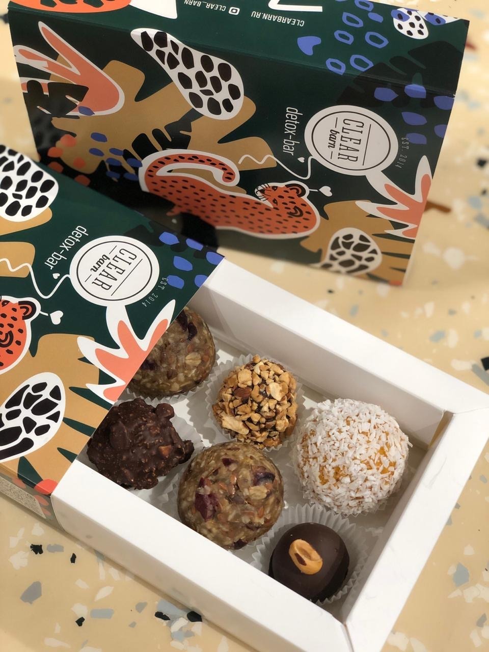 коробка полезных конфет