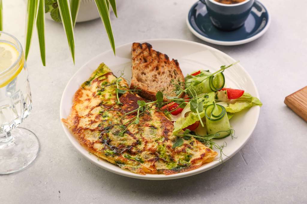 омлет с грибами в сливочном соусе