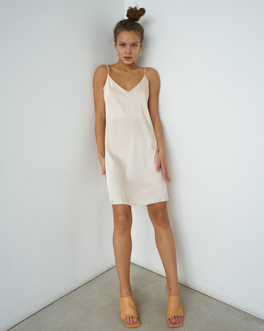 Платье мини из искусственного шелка нежно-розового цвета