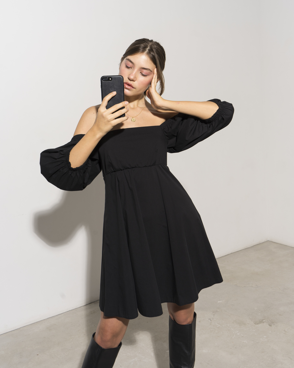 Платье из хлопка черного цвета