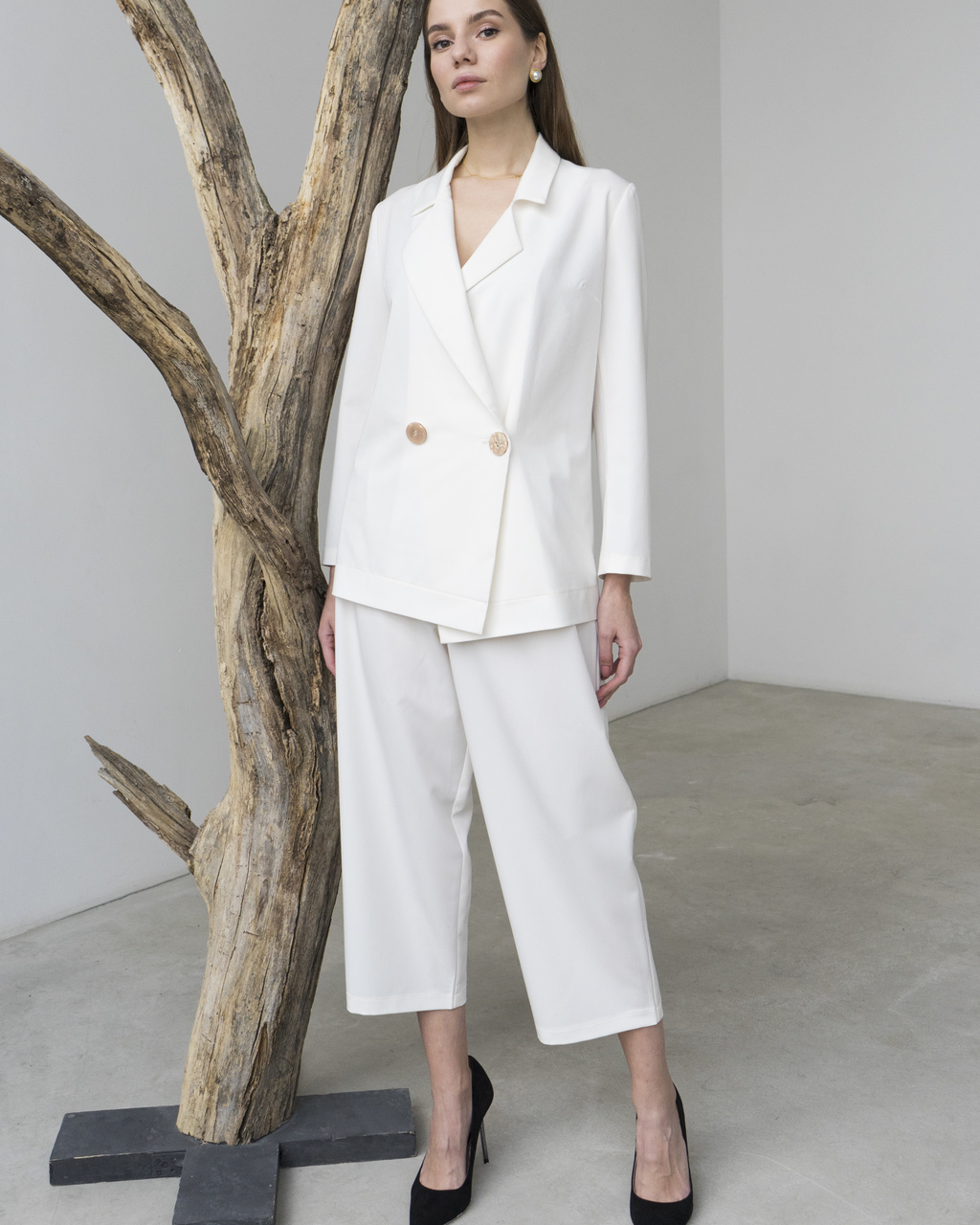 Костюм из вискозы белого цвета