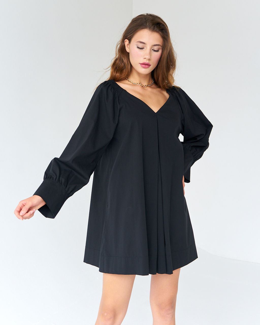 Хлопковое платье свободного кроя черного цвета