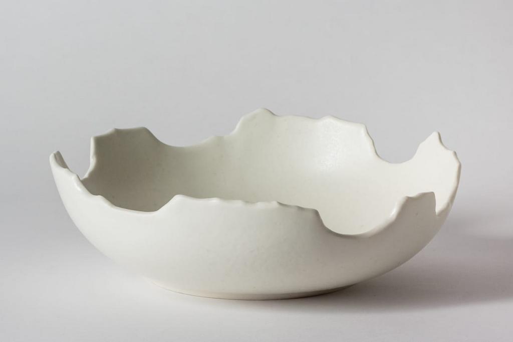 Тарелка с ломаным краем высокая