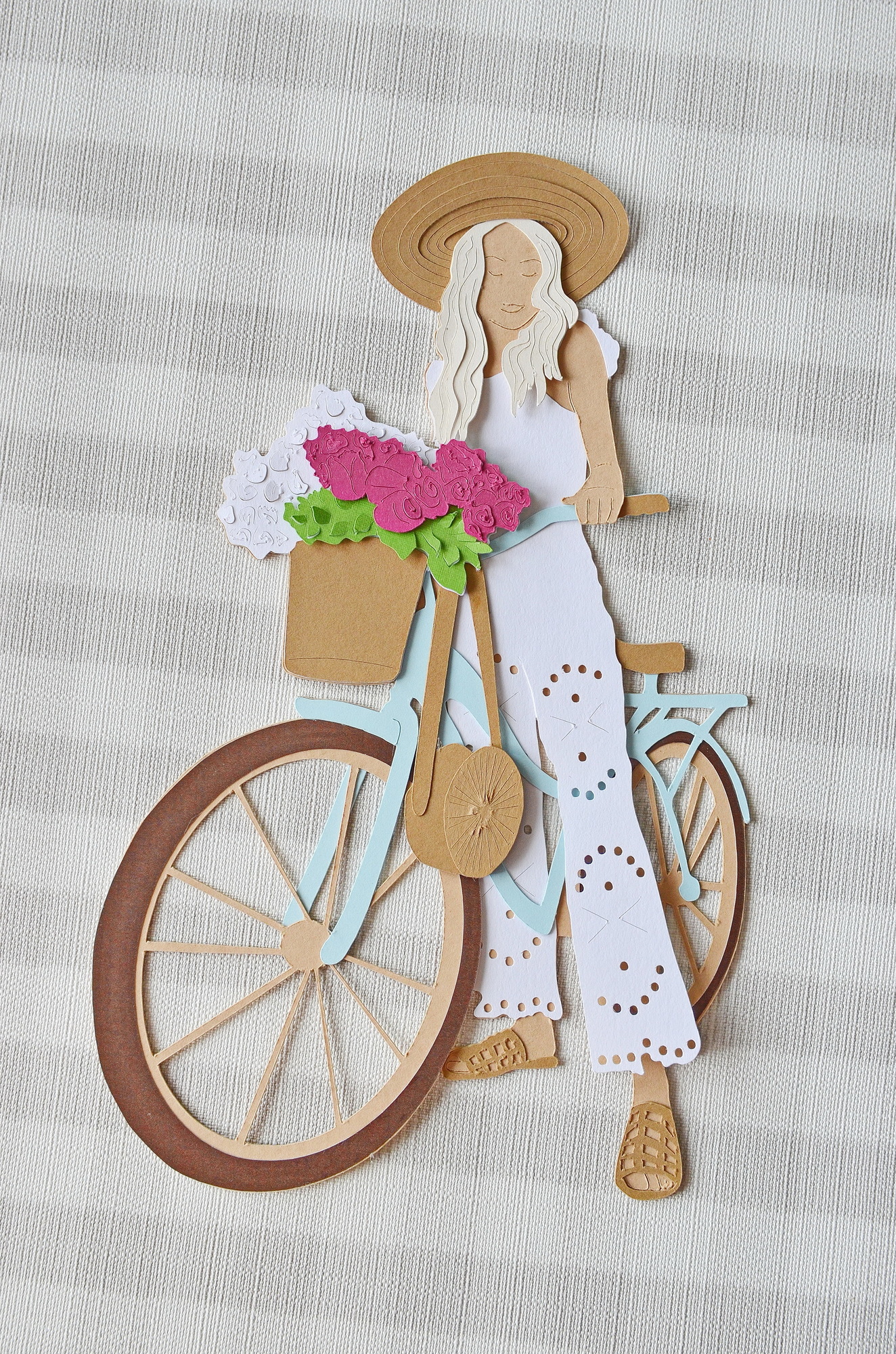 Девушка на велосипеде