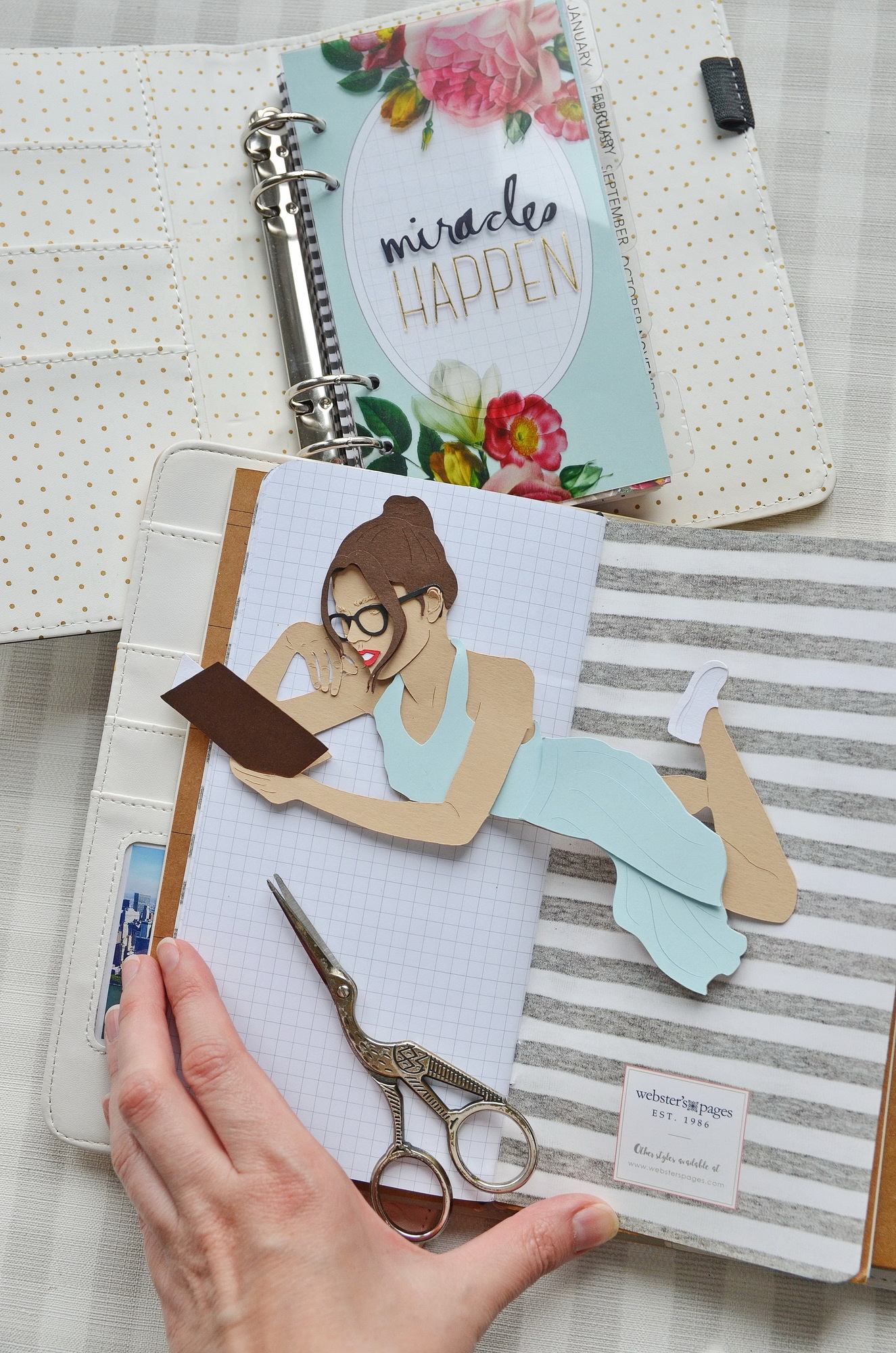 Девушка с книгой