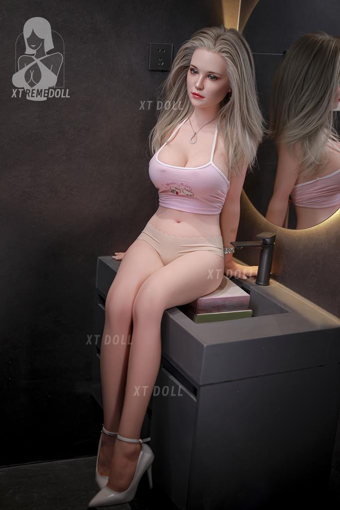 Realistic Silicone / TPE XT sex doll 158 cm - Sally