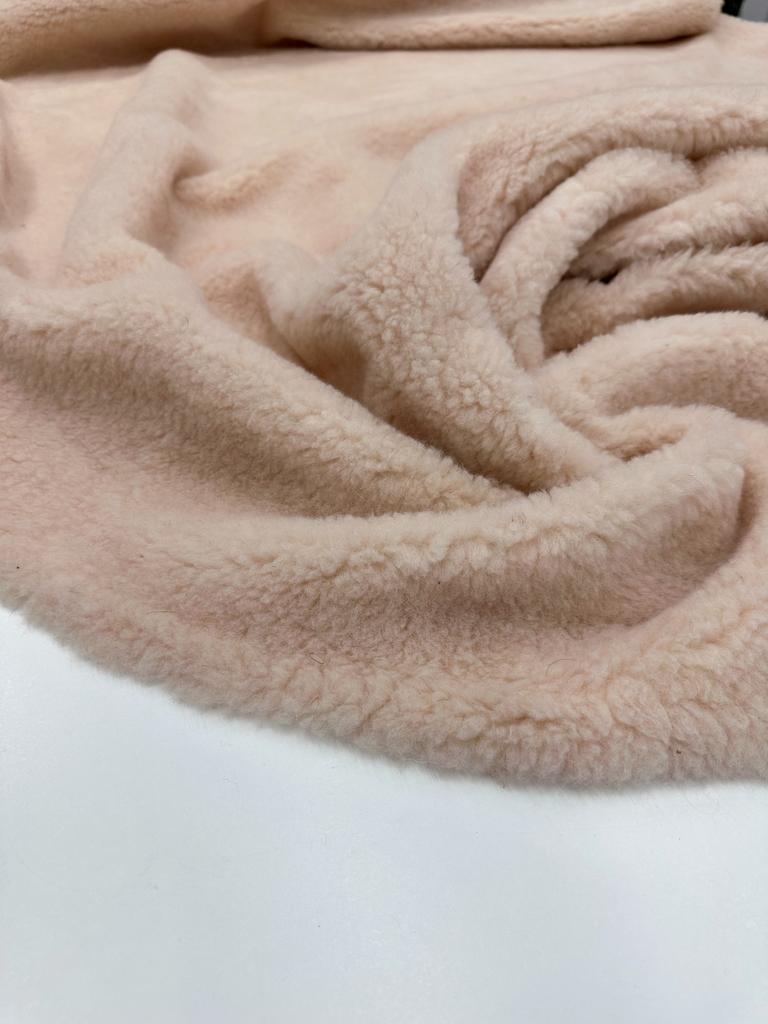 Пудровый розовый