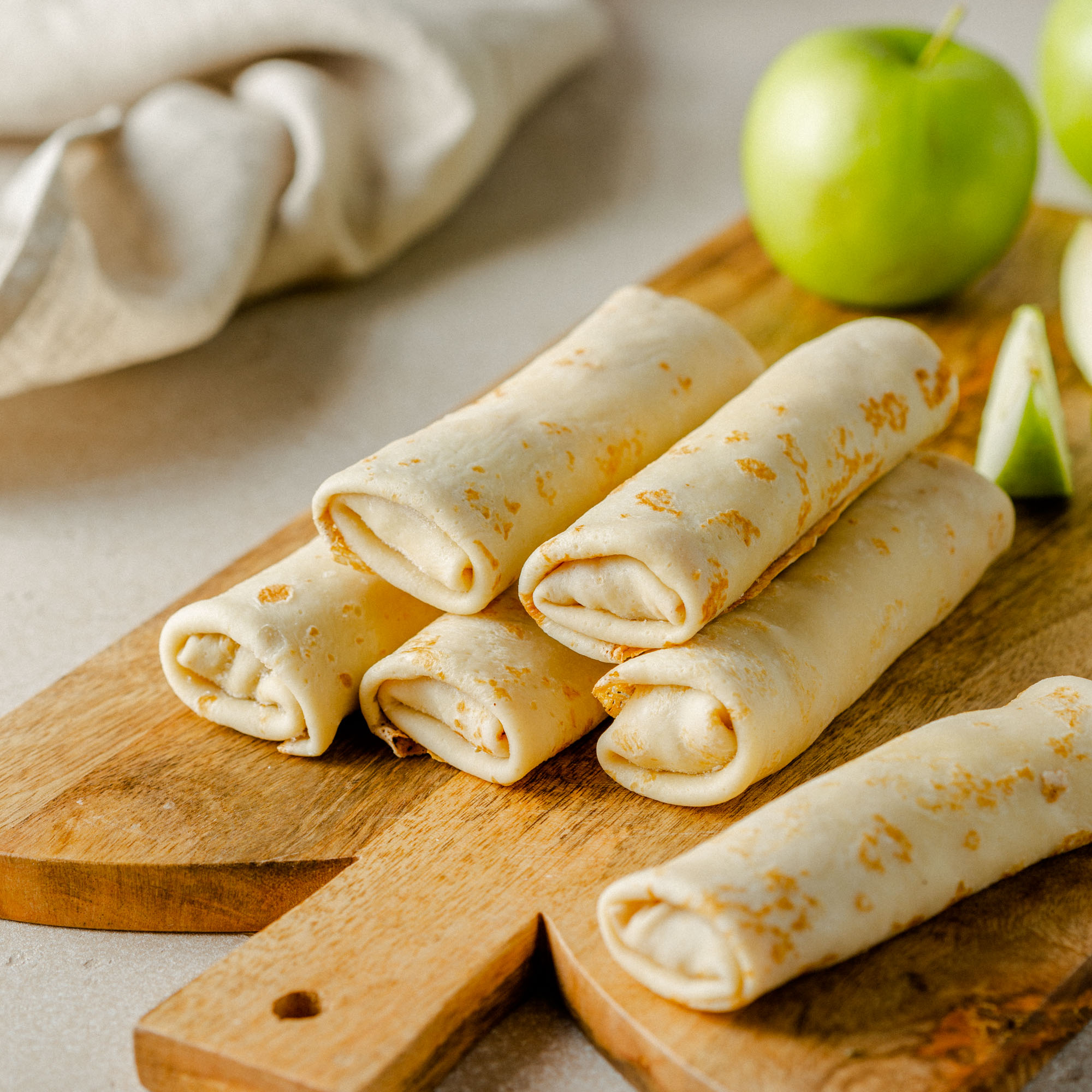 Блинчики с яблоком и корицей, 6 шт / 480 гр