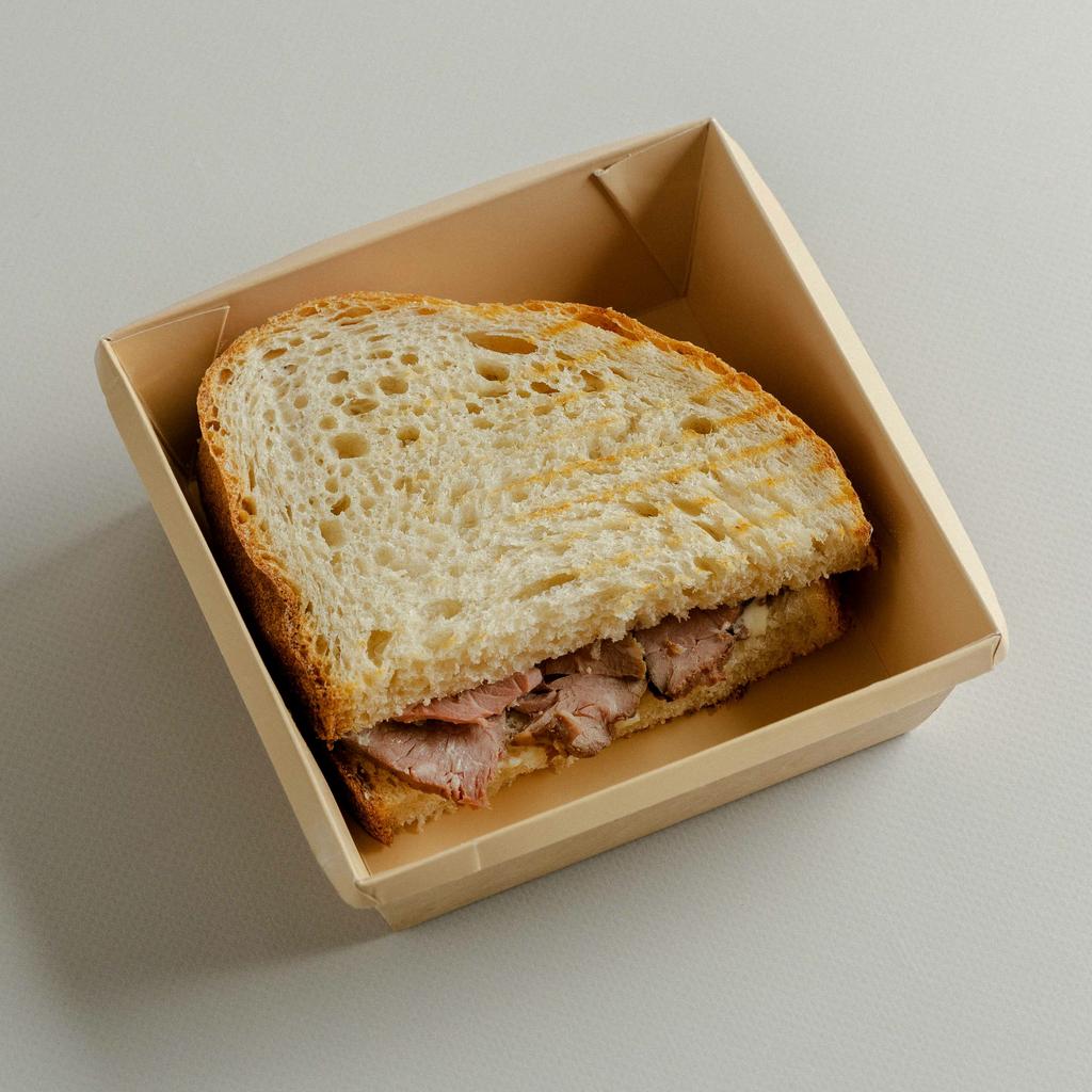 Тартин с ростбифом и луковым джемом, 160 гр