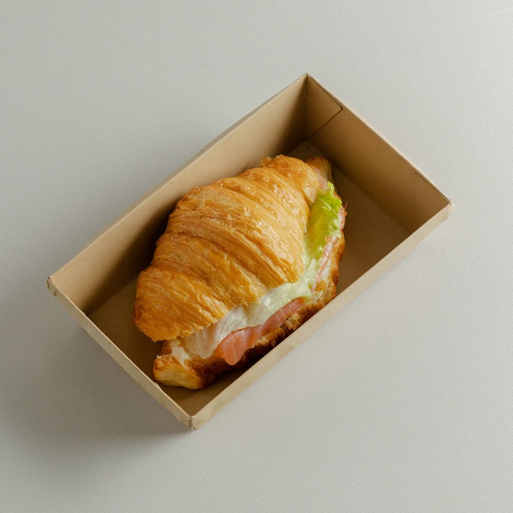 Круассан с лососем, 130 гр