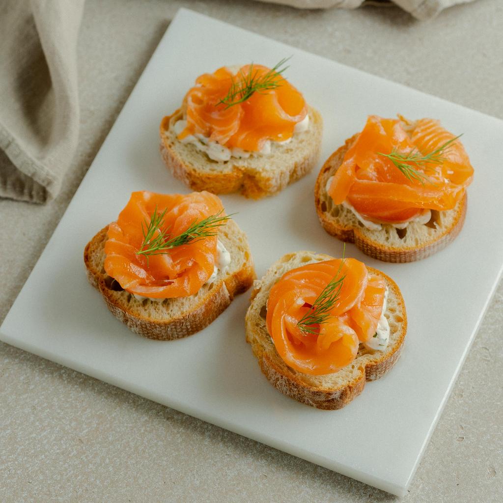 Брускетты лосось / укроп, 12 шт / 480 гр