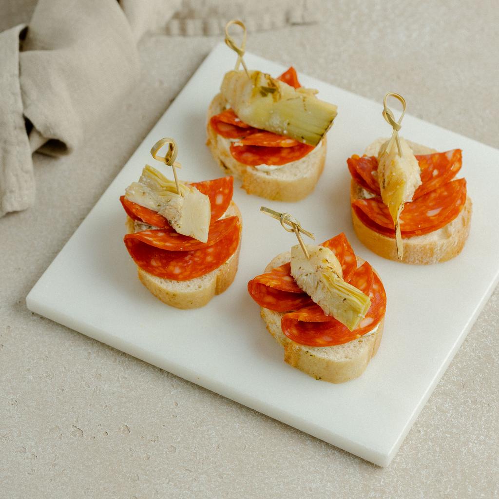 Брускетты чоризо / артишок, 12 шт / 420 гр