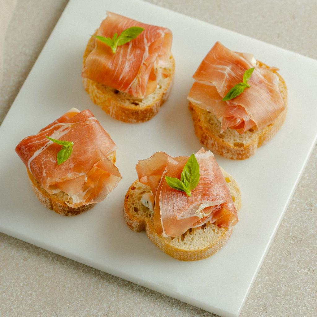 Брускетты прошутто / абрикос, 12 шт / 420 гр