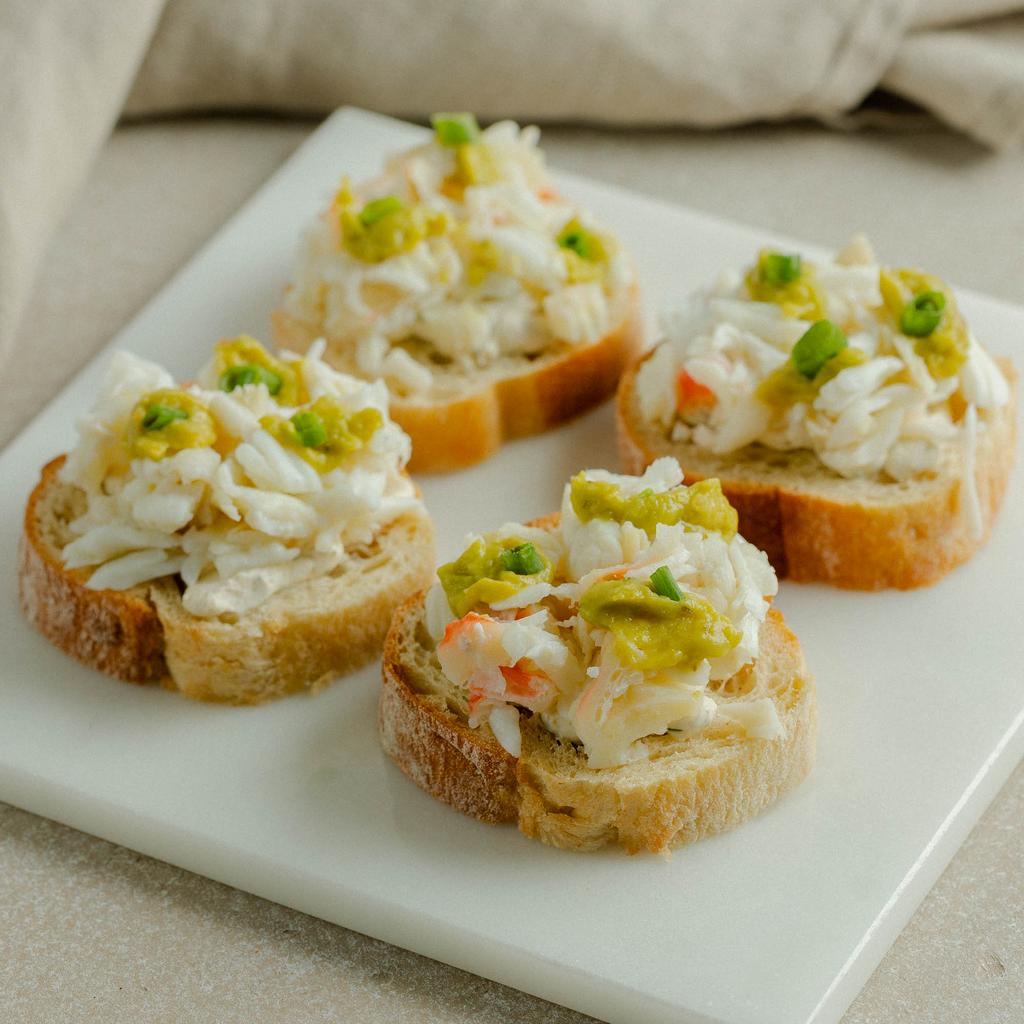 Брускетты краб / авокадо, 12 шт / 480 гр