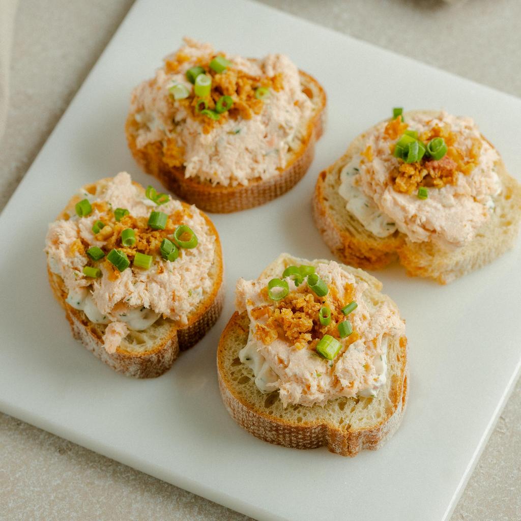 Брускетты риет из лосося, 12 шт / 480 гр