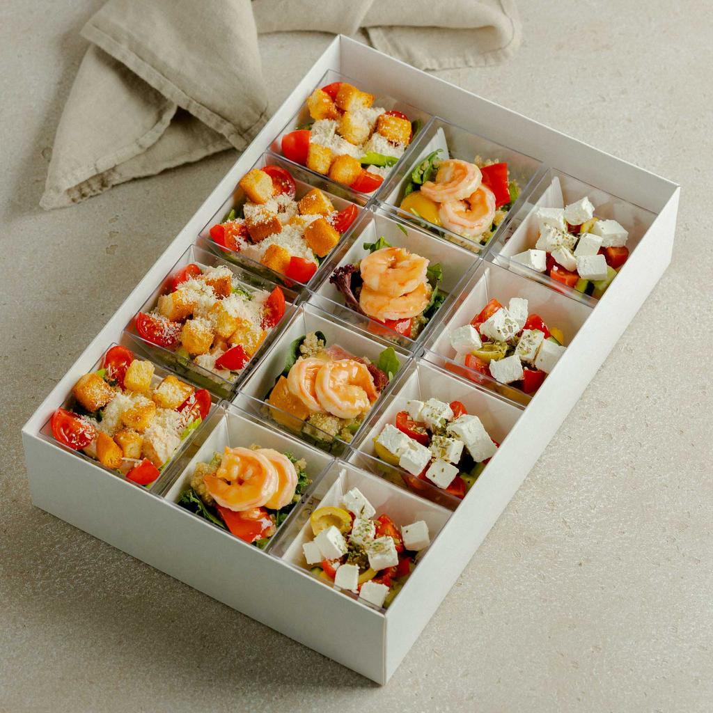 Ассорти салатов в креманках №1 (греческий + цезарь с курицей + киноа с креветками), 12 шт / 780 гр