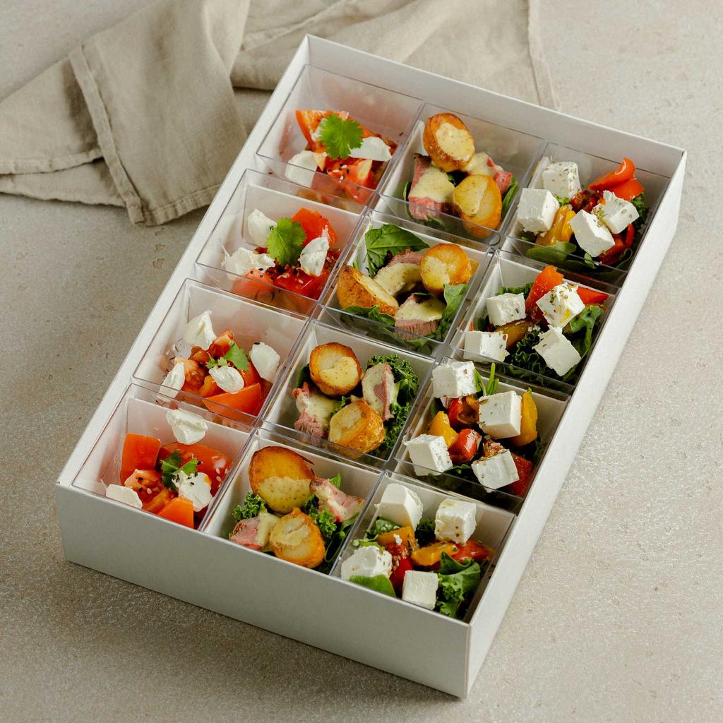 Ассорти салатов в креманках №2 (печеный перец с фетой + ростбиф / бейби картофель + баклажан / томат), 12 шт / 680 гр