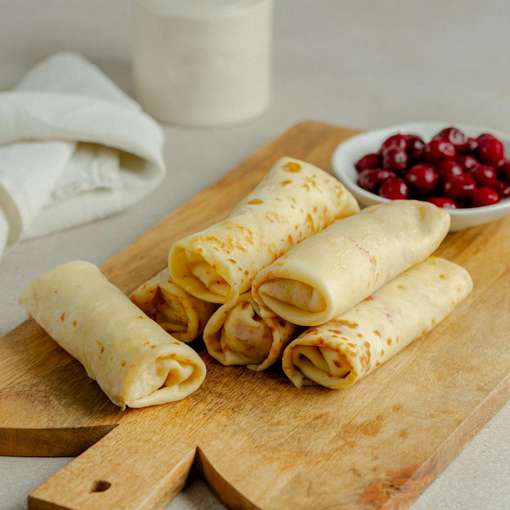 Блинчики с вишней и сливочным крем-сыром, 6 шт / 480 гр