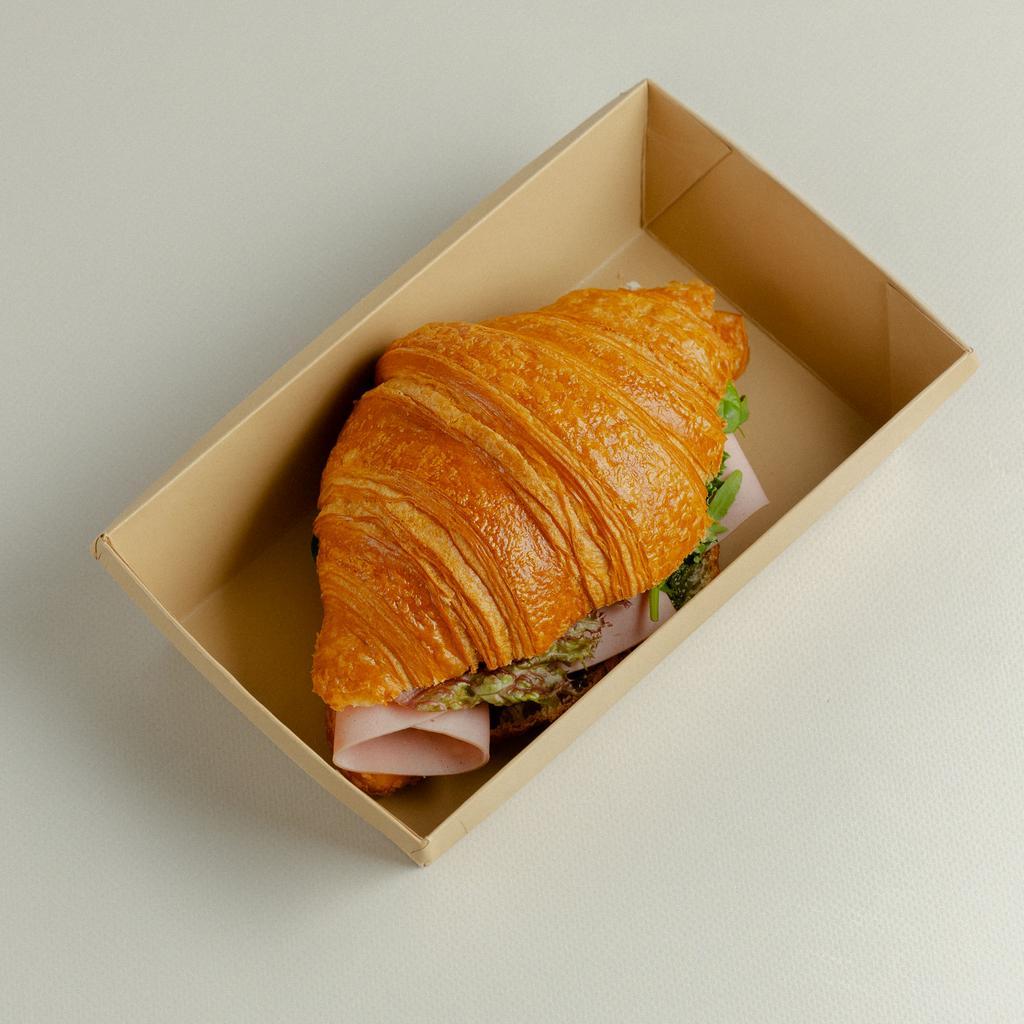 Круассан с окороком, 140 гр