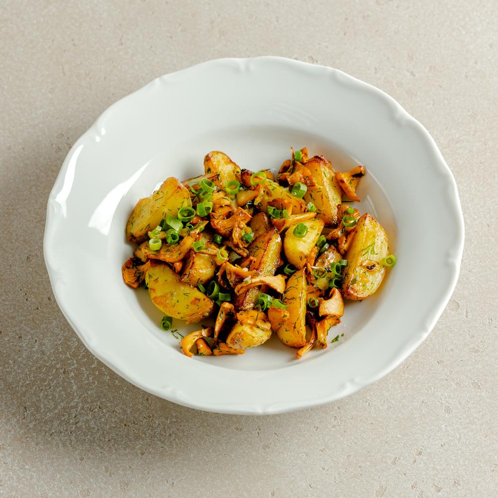 Жареный картофель с лисичками, 170 гр на 1 персону