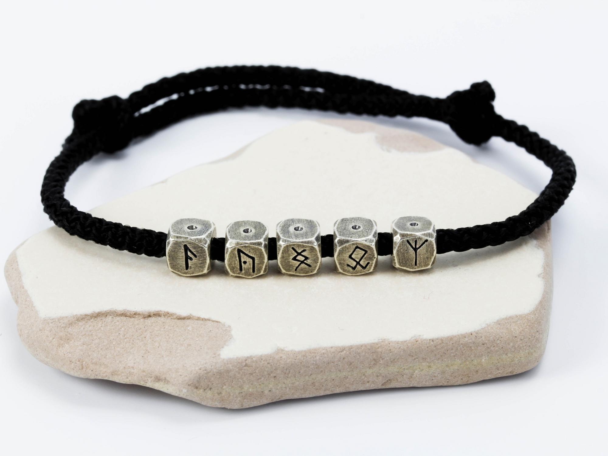 БРАСЛЕТ КУБИКИ