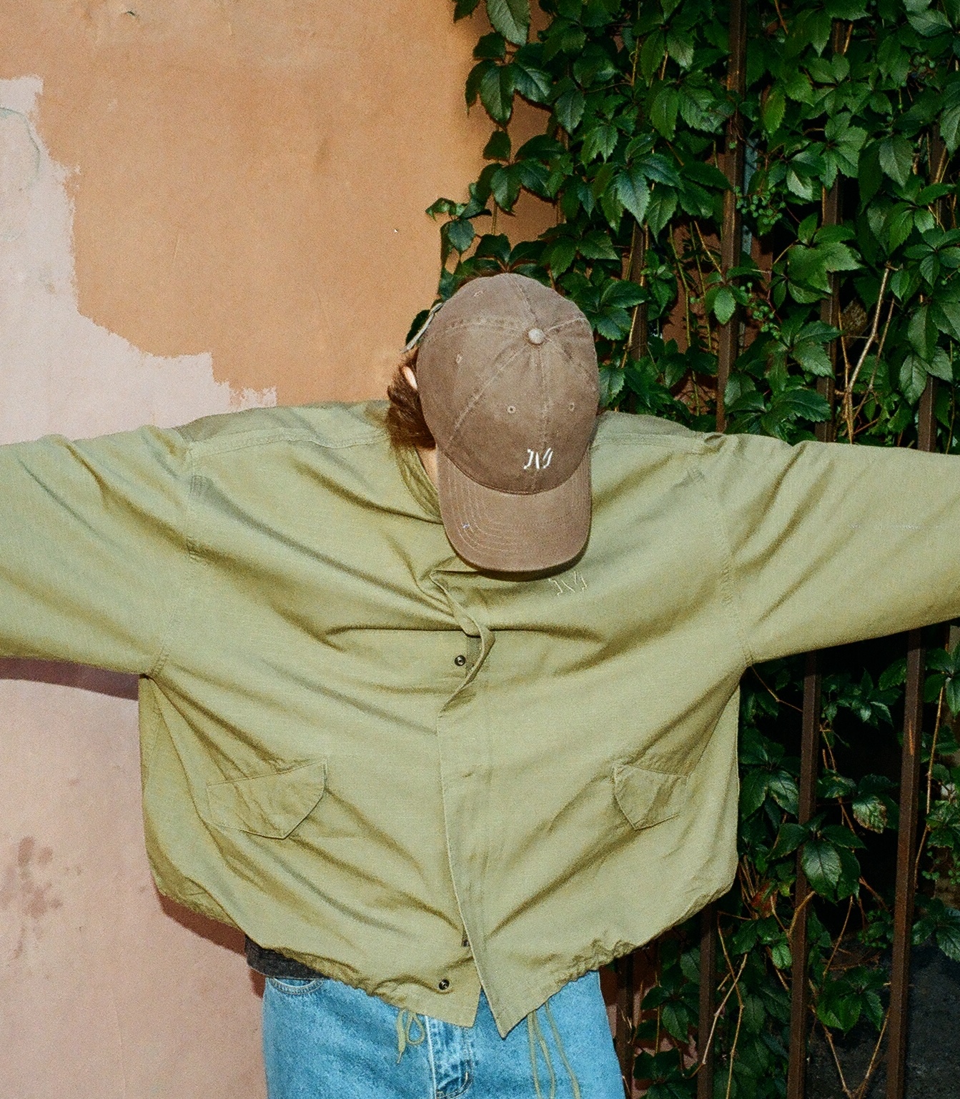SCRIPT CAP BROWN