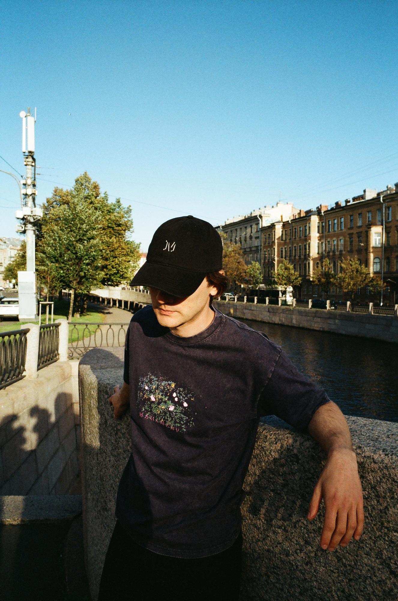 SCRIPT CAP BLACK