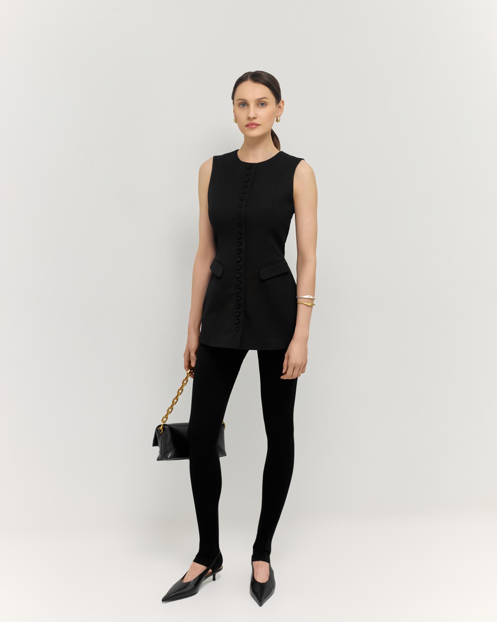 Жилет приталенный на пуговицах