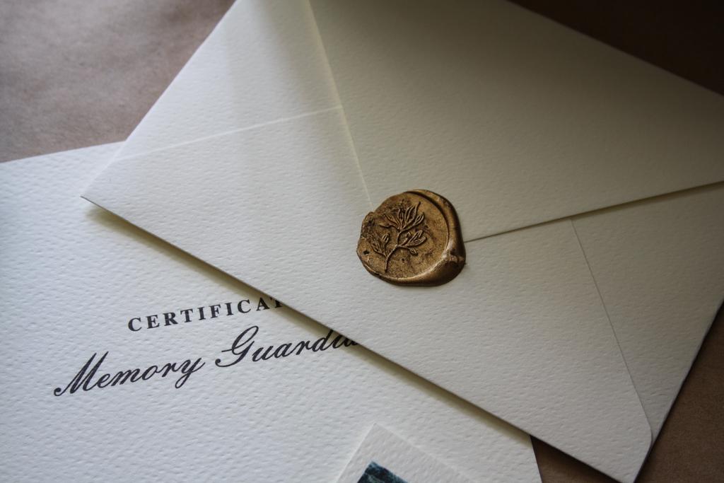 Конверт с пожеланием под сургучной печатью