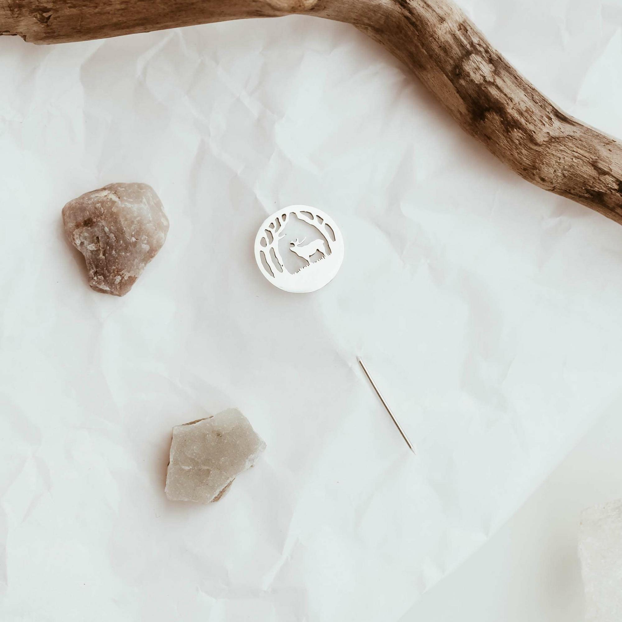 Брошь "Олень"