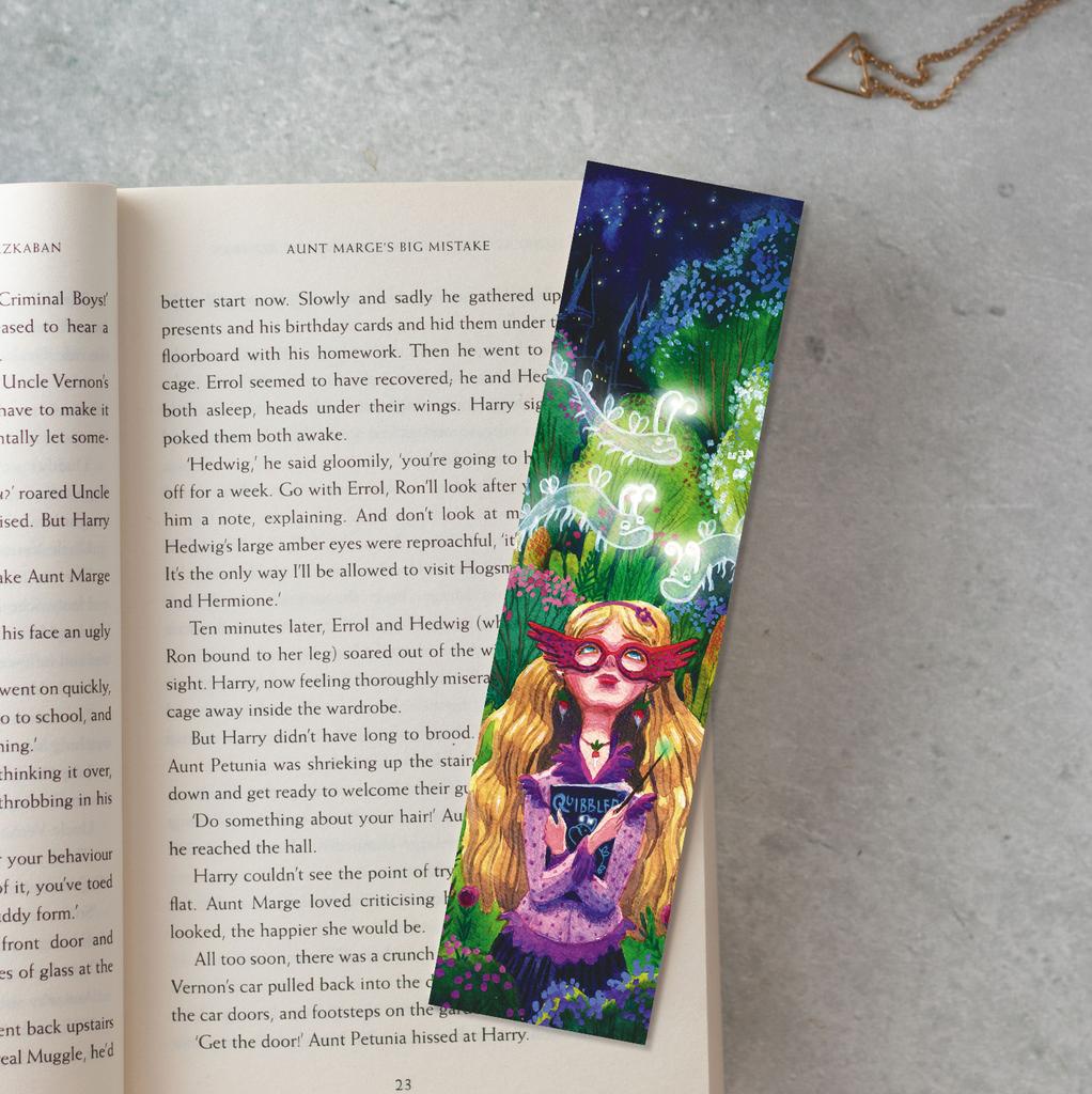 Книжная закладка «Полумна в саду»