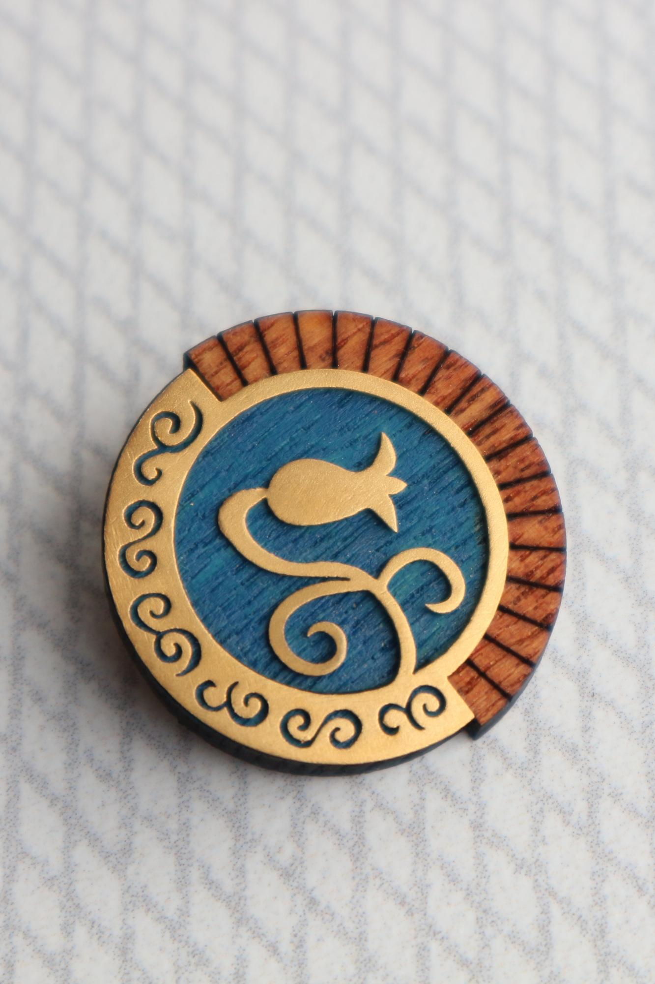 Брошь с цветком синяя