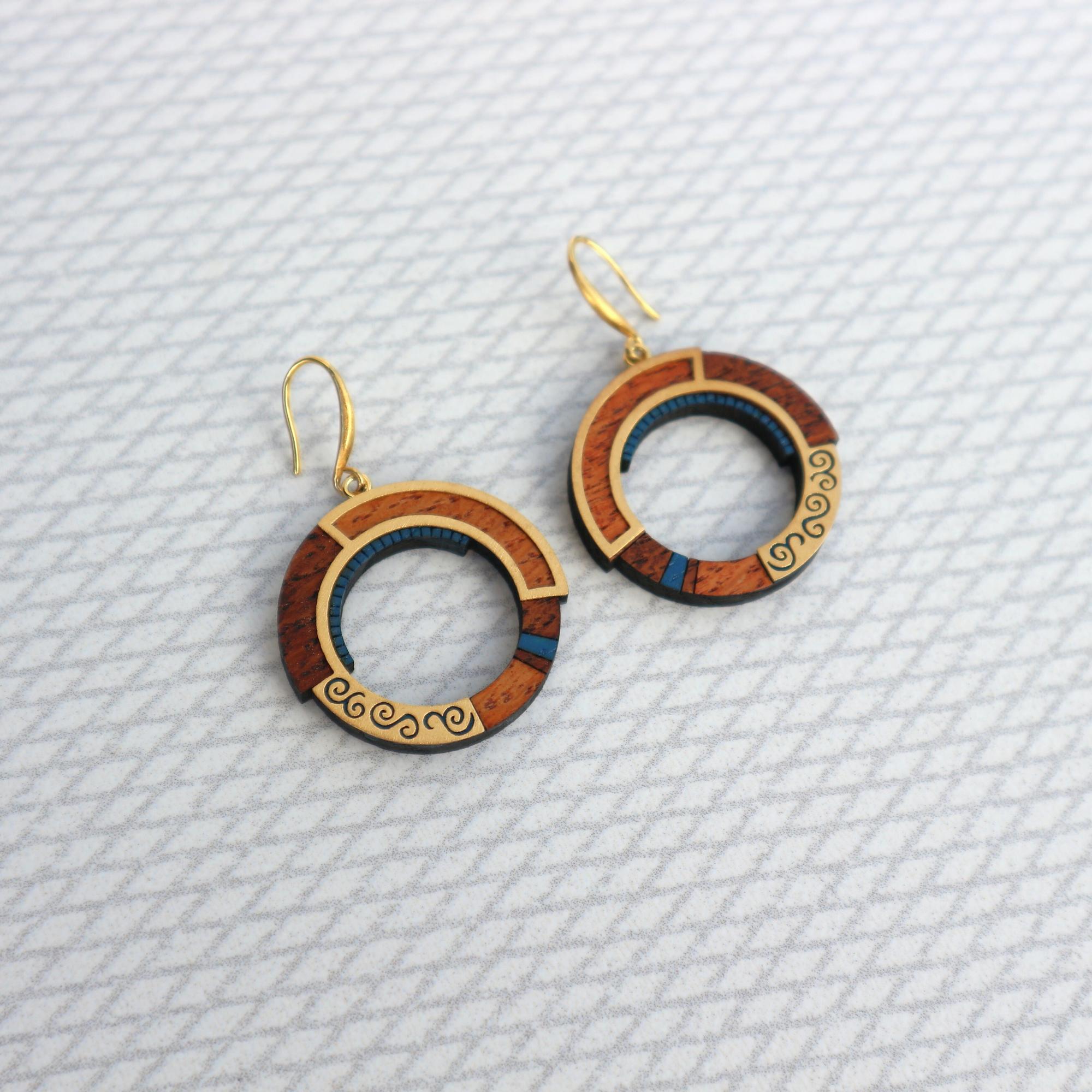 Серьги-кольца с синим орнаментом