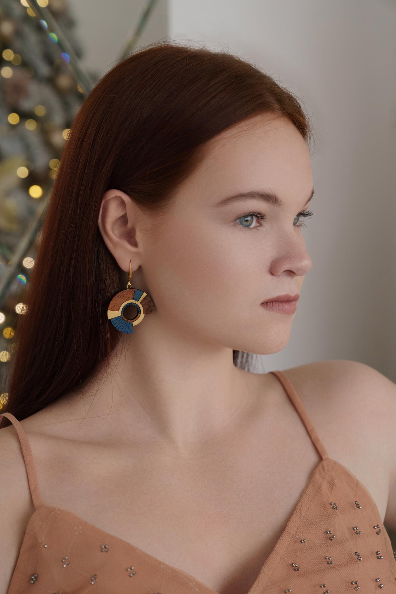 круглые серьги синие