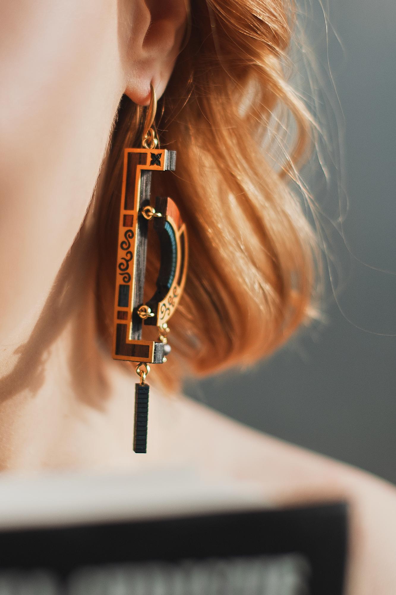 Серьги сложной формы тёмно-коричневые