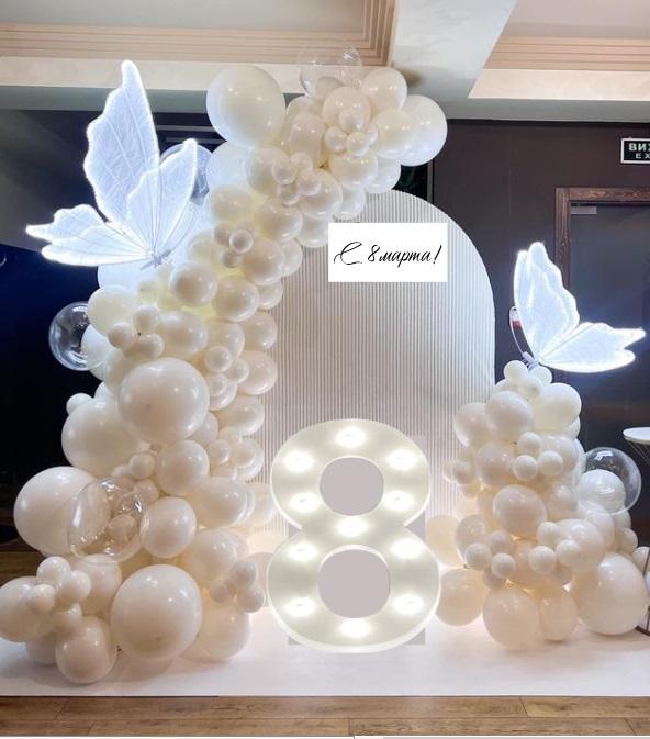 8 марта фотозона с бабочками 1