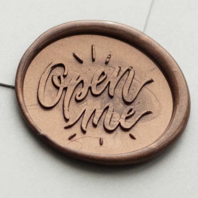 Сургучная печать "Open me"