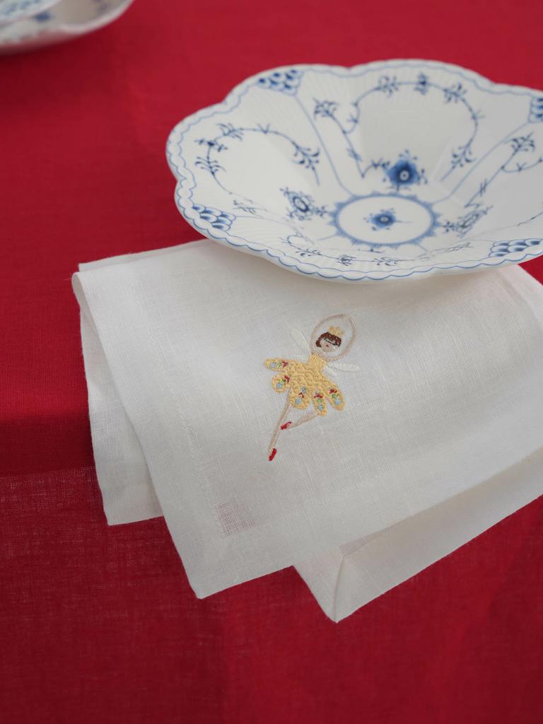 Салфетка из льна с вышивкой Феи Драже из коллекции Щелкунчик — Pure Linen