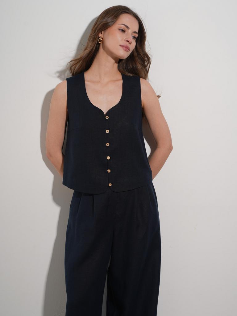 Льняной жилет темно-синего цвета на пуговицах купить